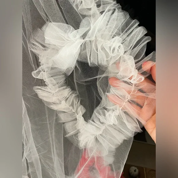 Madison Chamberlain custom Madonna veil - white with red hearts - Picture 6 of 6